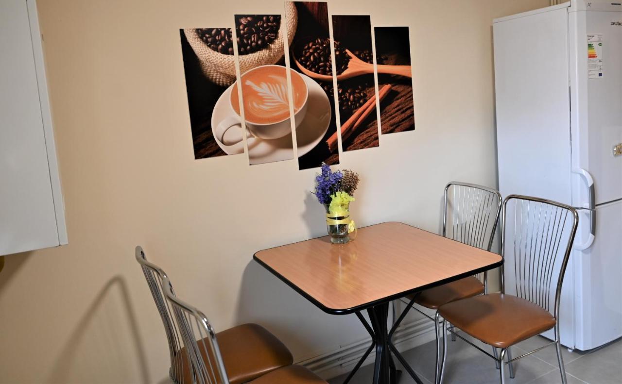 Marin Hotel Apartment Braşov Buitenkant foto